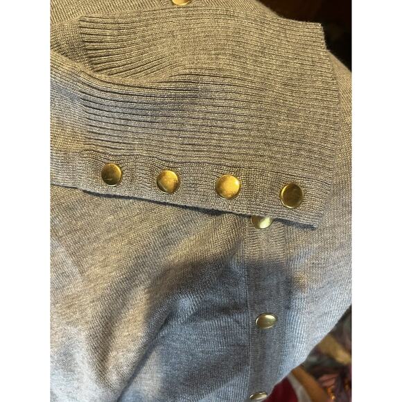 Carmen Marc Valvo Grey Cardigan Lightweight Rayon Gold Snaps New XL - Picture 5 of 5